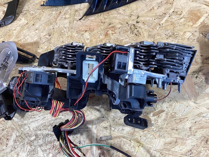 фото №9, Запчастини do фари land rover range rover sport l494 lr116091