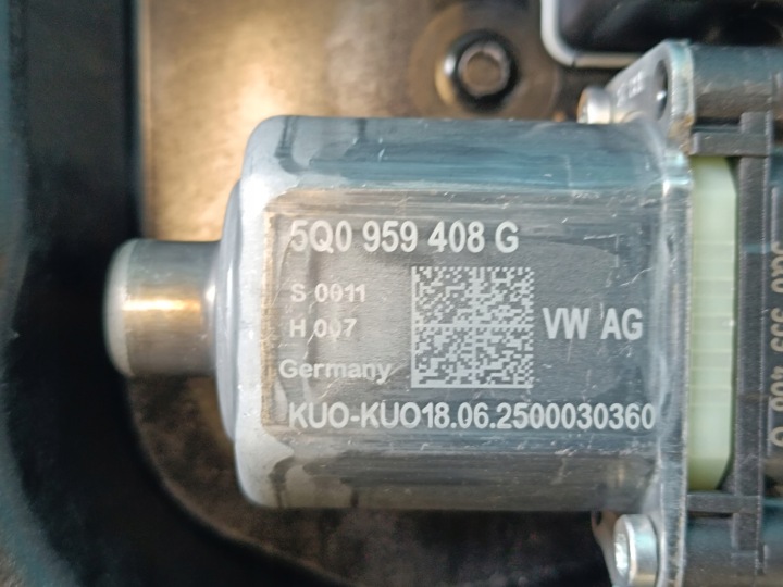 фото №9, Vw golf 8 рестайлінг варіант 1.5 tsi 2026 r склопідйомник  ліве зад 5h0839401h