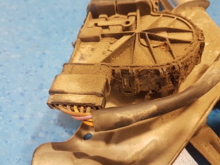 фото №9, Dacia sandero i механізм двигунчик двірник перед 8200619512 k7m818