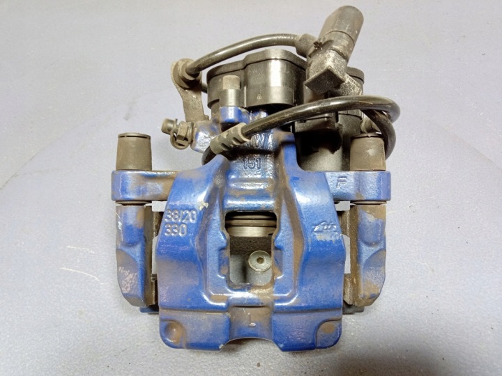 фото №8, Bmw 1 f40 суппорт тормозной зад левое заднее 38/20 330 6885597