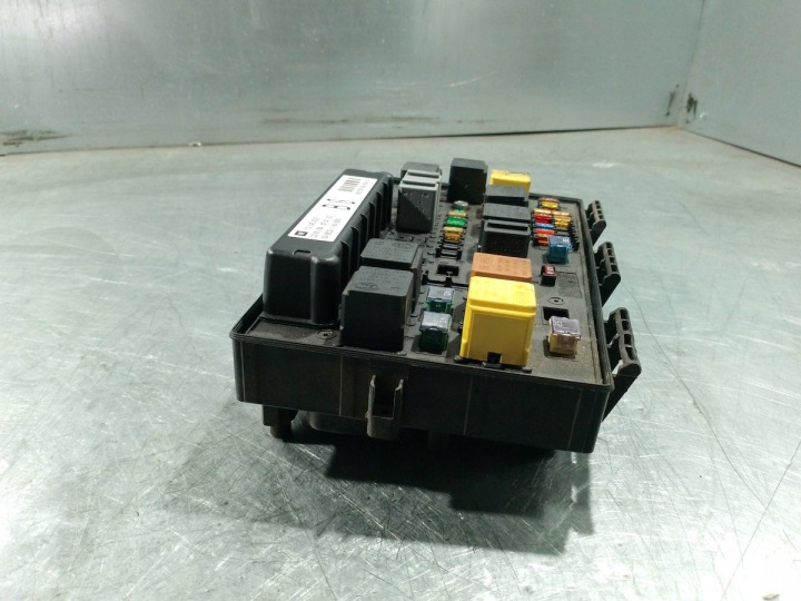фото №7, Блок запобіжників opel astra h 13145039bs 5dk008668-30 743381-00