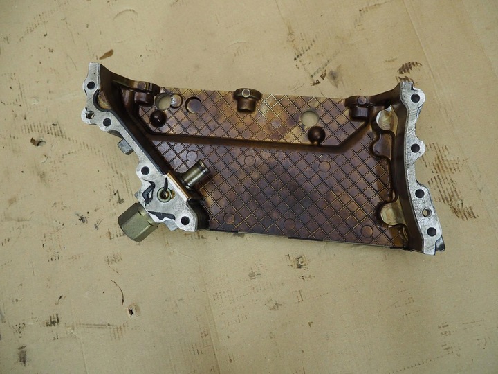 фото №14, Кришка розподільний вал захист a8 d3 6.0 bht 07d109130s