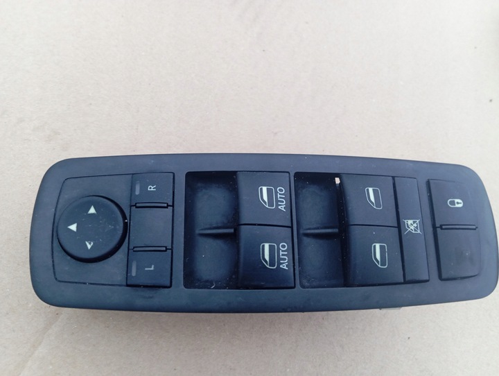 фото №9, Chrysler pacifica 2019 панель скло w двері водія перемикач відкривання