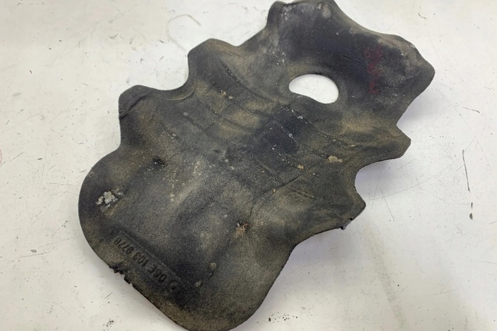 фото №8, Шумоізоляція капота audi a5 8t3 06e103977b 3.0l бензин 245kw 2011