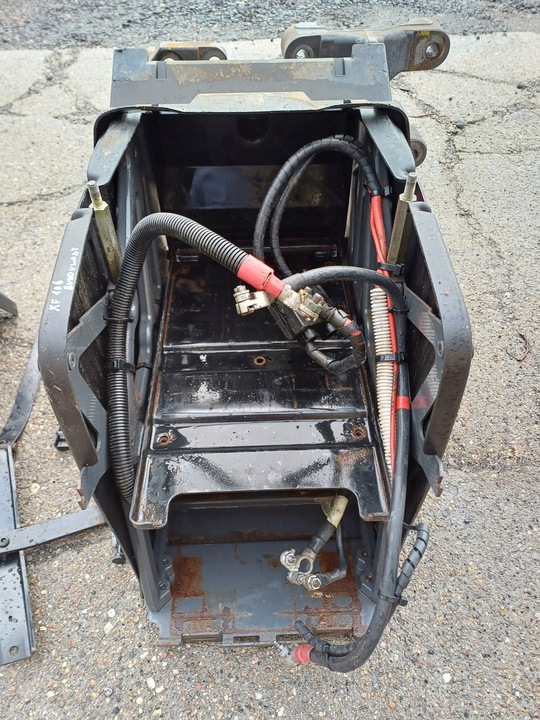 фото №7, Корпус коробка акумуляторів вузька вертикальна daf xf cf 106 мега