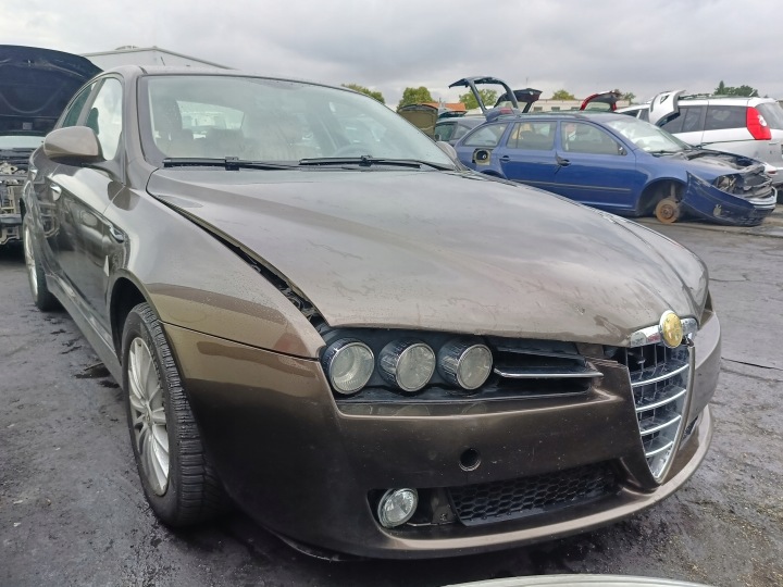 фото №5, Alfa romeo 159 05-11 панель під лобовим склом
