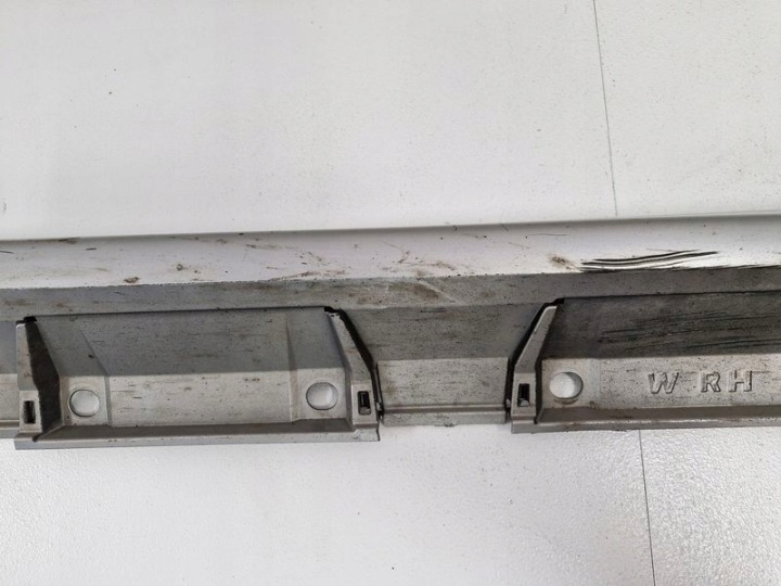 фото №8, Toyota matrix 2 ii e140 накладка молдинг пороговая порога правая 1f7 75850-02010