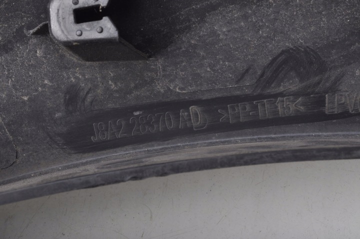 фото №7, Land rover range rover velar l560 молдинг крыльев правое зад j8a2-28370-ad