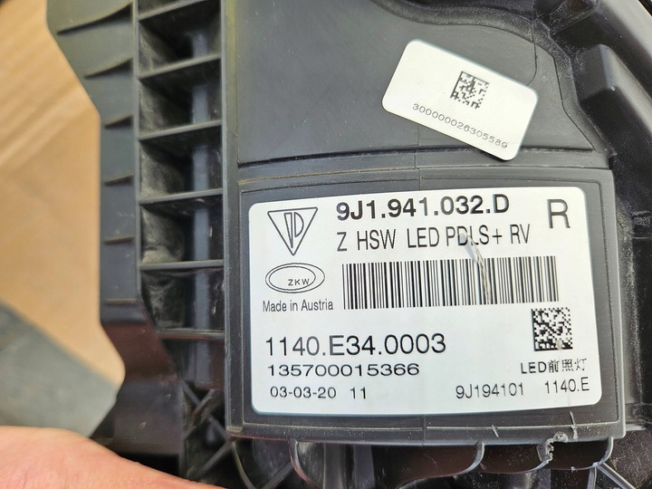 фото №12, Porsche taycan 9j1 перед сторона правая лампа передняя