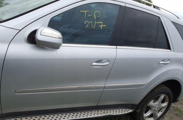 фото №1, Mercedes ml w164 левая передние дверь c775