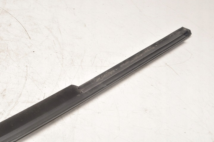 фото №9, Volvo s60 iii планка скла прилегла до скла задня права