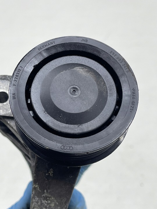 фото №10, Audi q7 4l 3.0 tdi лапи кріплення генератора + ролик