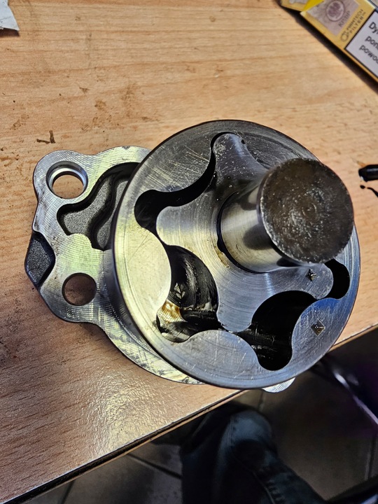 фото №9, Насос масла bmw e60 3.0d 7789838 06-09