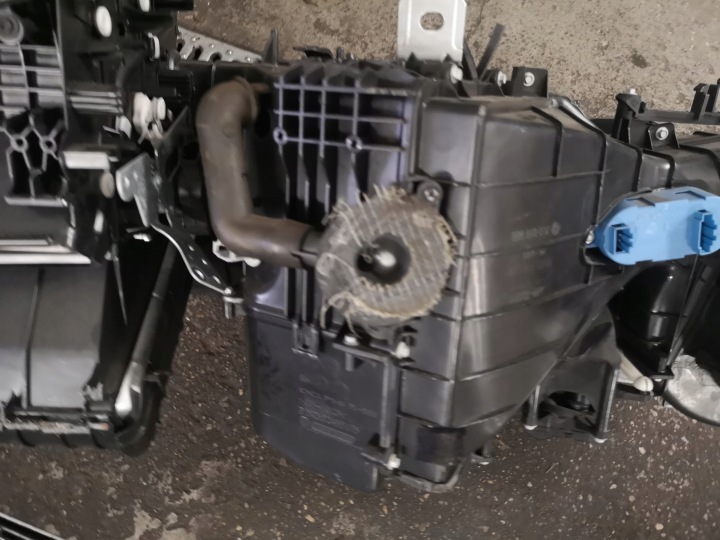 фото №9, Обігрівач комплектна vw touareg eu 7l0820005bs
