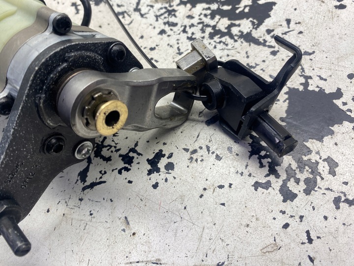 фото №6, Audi a4 b8 універсал амортизатор електричний кришки багажника 8k9827851