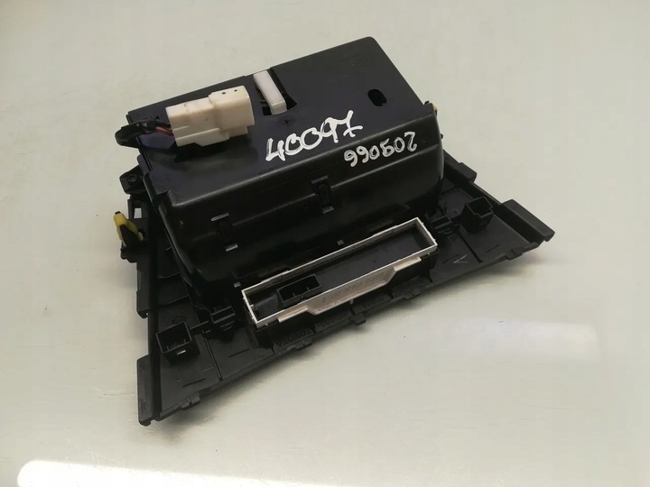 фото №10, Toyota avensis попільничка панелі розподільчої перед центр 2013 estate