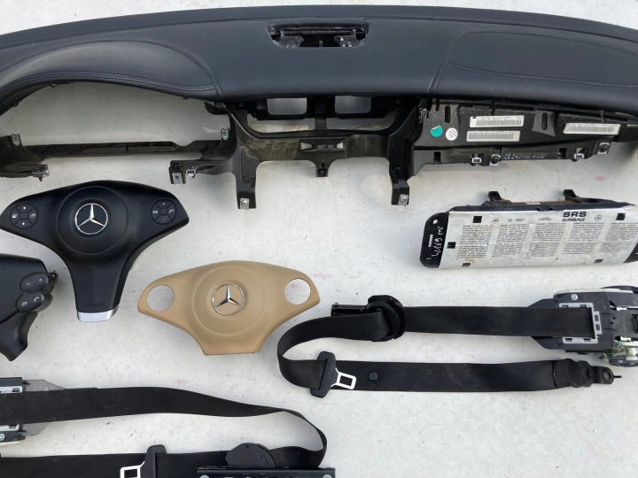 фото №5, Mercedes w219 cls торпедо консоль подушки ремни