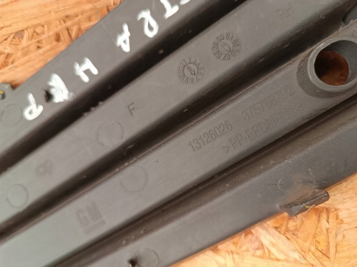 фото №9, Решітка заглушка бампера права перед решітка 13126026 opel astra iii h