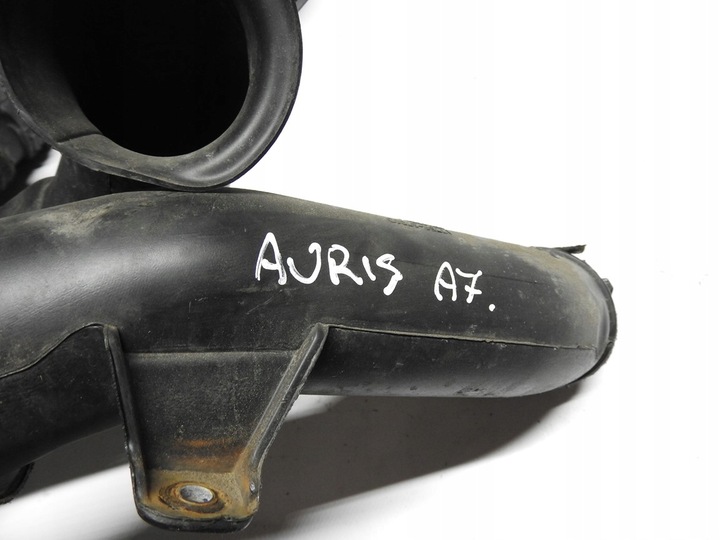 фото №10, Toyota auris i 5d 1.4 труба воздуховод воздуха