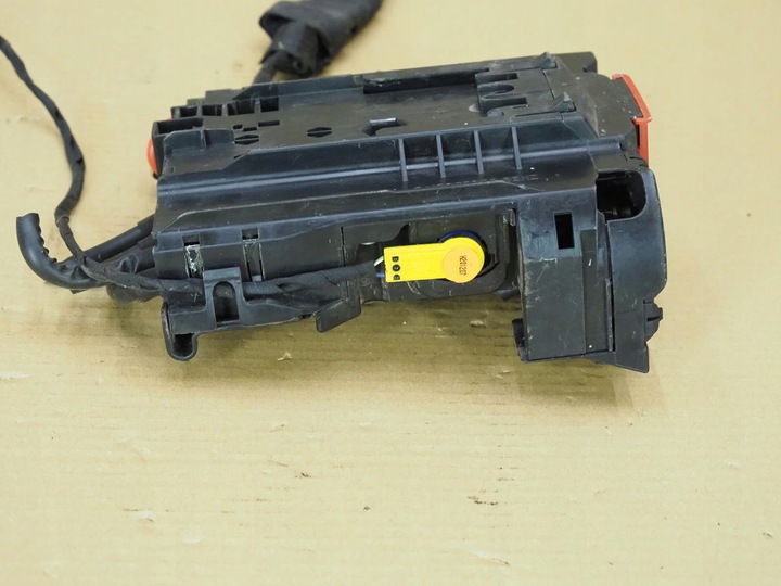 фото №5, Mercedes w204 клемма патрон/заряд модуль акумулятора 2045403750