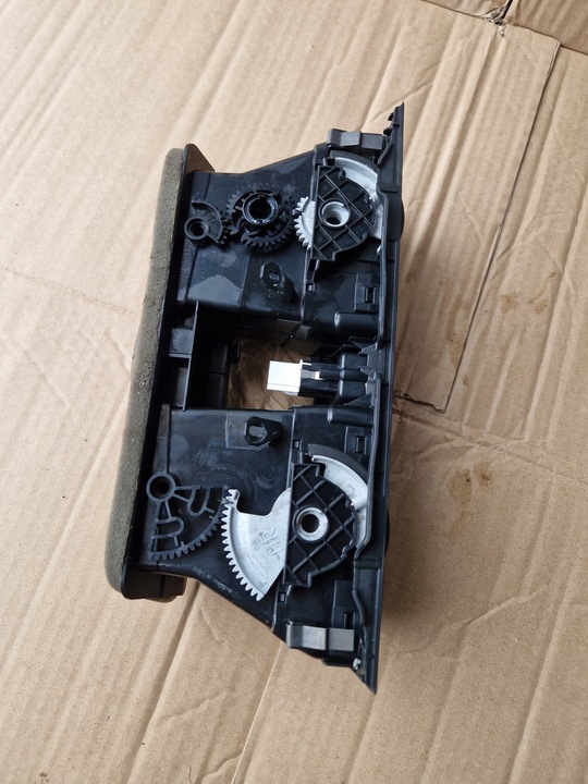 фото №9, Решітка повітропровід панелі середня vw golf vi 5k0815736d 5k0815735d