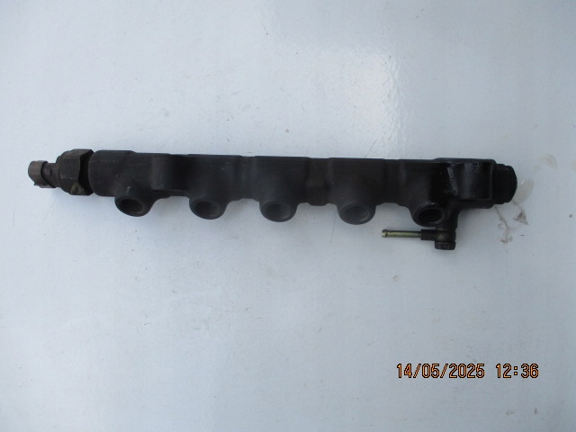 фото №1, Планка вприскувальний toyota avensis verso 01-03r 2.0 d4d 89458-12020