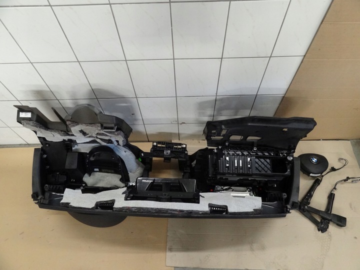 фото №11, Bmw 1 e87 09 рестайлінг консоль панель роздавальна ремені подушки