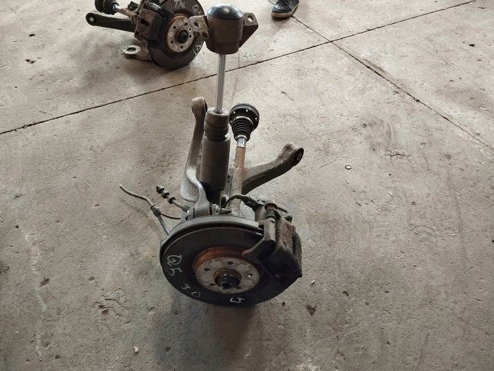 фото №1, Audi q5 8r 3.0d поворотный кулак рычаг левый зад