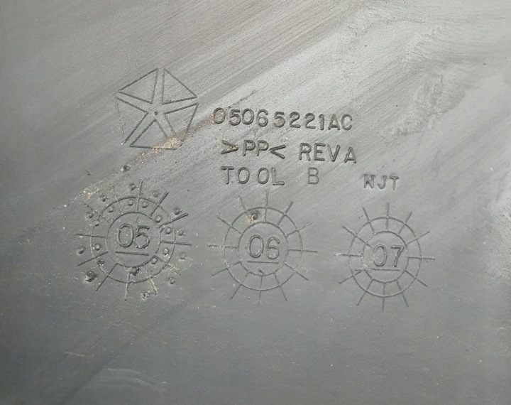 фото №5, Підкрилок ліве зад задні chrysler 300c 05065221ac