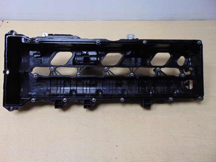 фото №12, Кришка клапанів головки mercedes w222 a6560100902