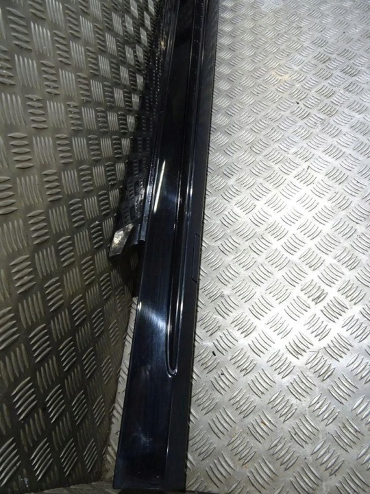 фото №5, Mercedes w205 sedan накладка пороговая молдинг порог левый 040 a205690xx40