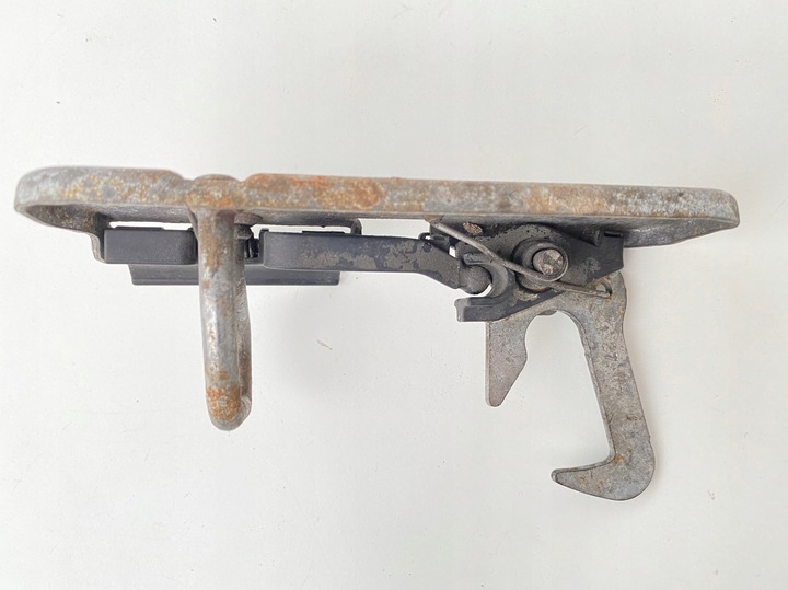 фото №8, Volkswagen оригінальний номер 1k0823480 замок кришки двигуна