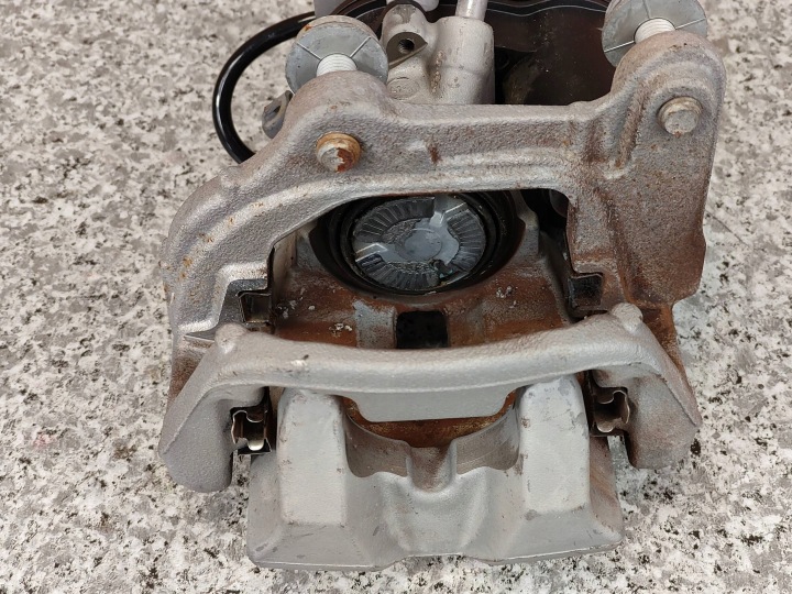 фото №8, Суппорт тормозной левое зад bmw g01 x3 g02 x4 g05 x5 g06 42/20/330 6887385