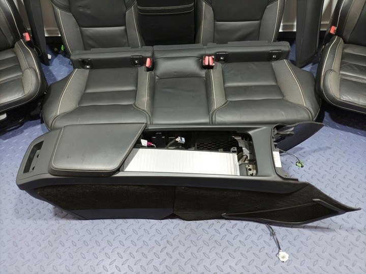 фото №8, Volvo xc60 ii сидіння диван комплект шкіра обшивки двері r-design