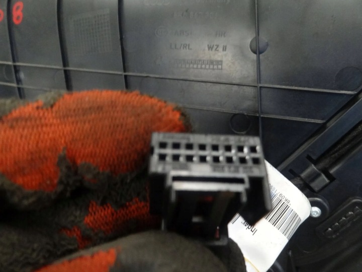 фото №8, Audi a4 b8 2009 універсал оббивка двері правий зад задня 8k1867306