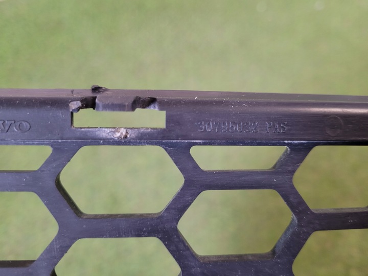 фото №6, Volvo s60 v60 2010-13 решітка середня бампера 30795021 оригінальний номер оригінал