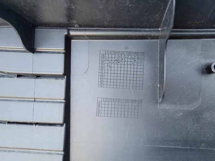 фото №12, Toyota yaris iii рестайлінг 2017-2020 17-20 решітка середня нелакована