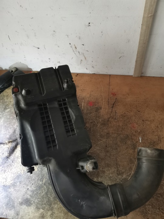 фото №8, Корпус фильтра воздуха расходомер laguna iii 8200792661 8200327690