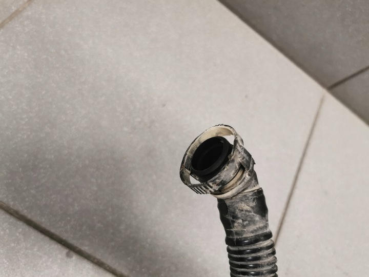 фото №6, Шланг воздуха audi a6 c5 2.7 bt 078131831l