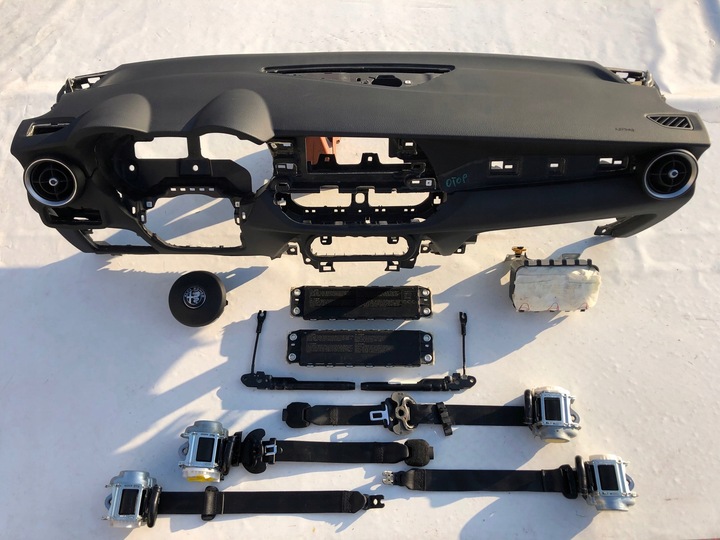 фото №1, Alfa romeo stelvio панель консоль подушка безопасности подушки воздушные ремни pas usa or