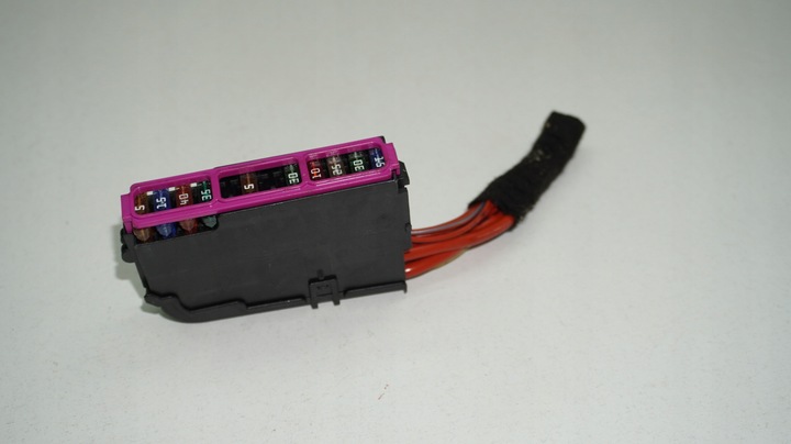 фото №8, Audi volkswagen seat skoda роз'єм коробка запобіжників 8k0941824d