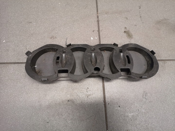 фото №1, Кріплення емблеми решітка audi a6 c7 4g0853037