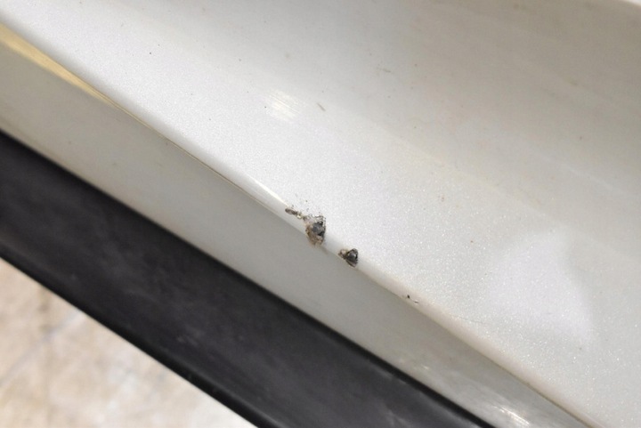 фото №6, Накладка пороговая правая белая toyota yaris 4 iv gr 3d hb 20-21