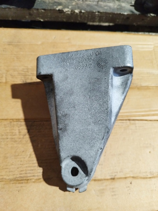 фото №1, Лапи двигателя sprinter 907 w907 3.0 cdi 6422232004