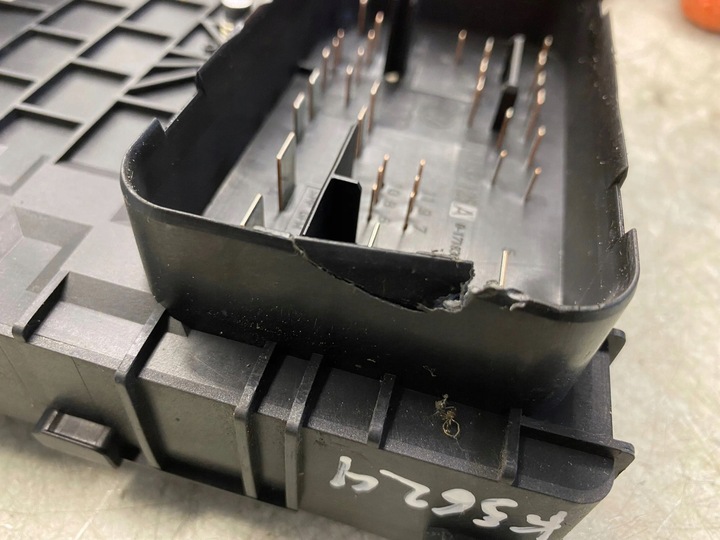 фото №6, Volkswagen golf v 2006 рамка / модуль запобіжників