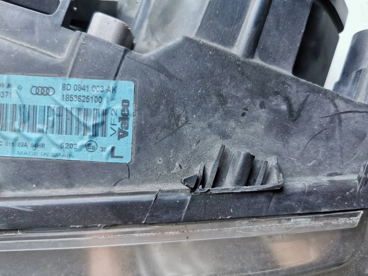 фото №12, Audi a4 b5 рестайлинг лампа левая перед 8d0941003ak европа повреждённая