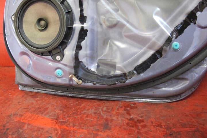 фото №12, Toyota yaris 2 ii дверь зад правые 8t4 5d