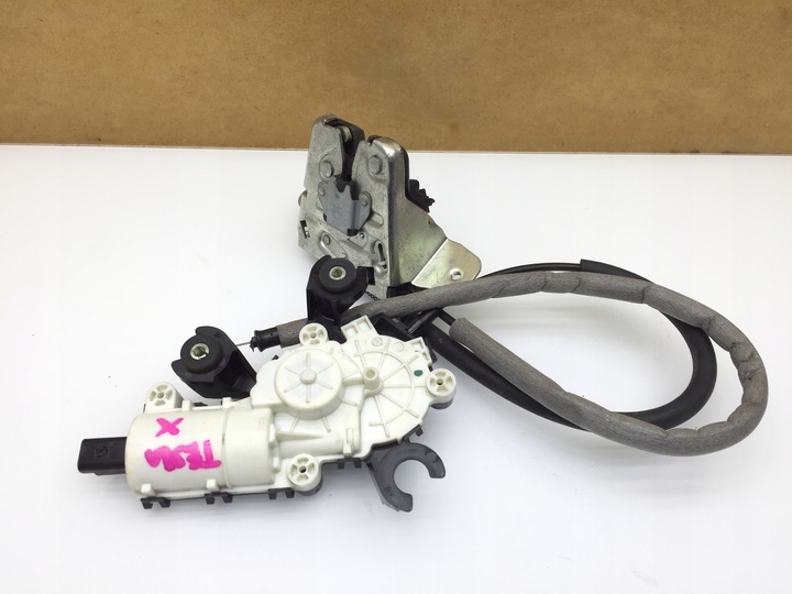 фото №1, Tesla x замок доводчик крышки багажника