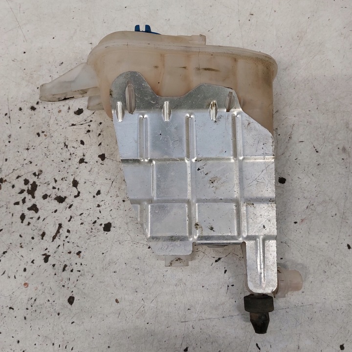 фото №5, Audi a5 8t 3,0d бачок склоомивача 8k0121405a