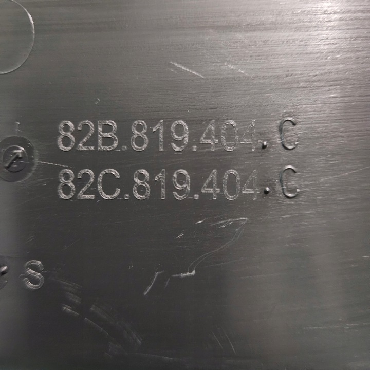 фото №4, Панель под лобовым стеклом audi a1 82b819404c 82c 819404c правые перед